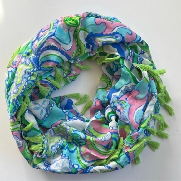 - Lilly Pulitzer Infinity Loop scarf , Green tassel, fish/sand dollar desi… - Picture 1 of 3